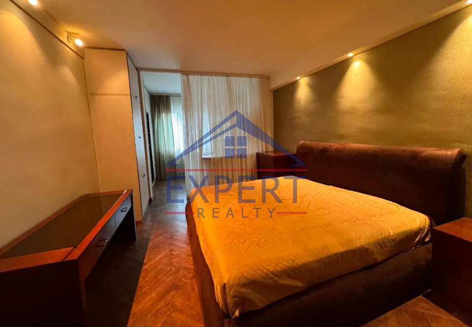 ԿԵՆՏՐՈՆ, ՊՈՒՇԿԻՆ ՓՈՂՈՑ, 2 ՍԵՆՅԱԿ