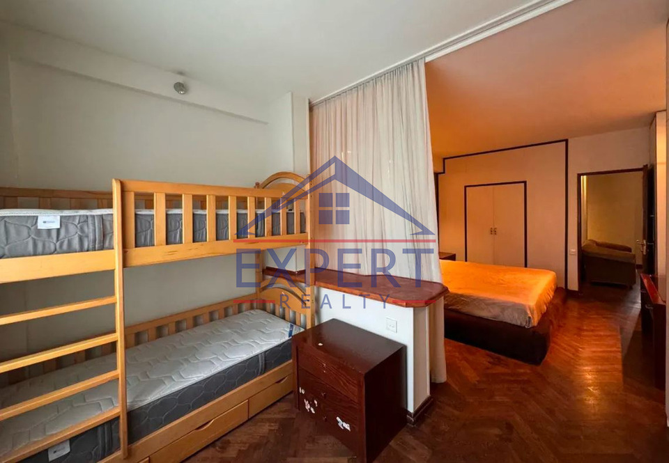 ԿԵՆՏՐՈՆ, ՊՈՒՇԿԻՆ ՓՈՂՈՑ, 2 ՍԵՆՅԱԿ