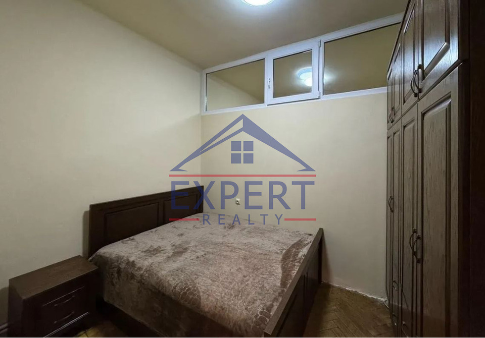 ԿԵՆՏՐՈՆ, ՊԱՐՈՆՅԱՆ ՓՈՂՈՑ, 3 ՍԵՆՅԱԿ