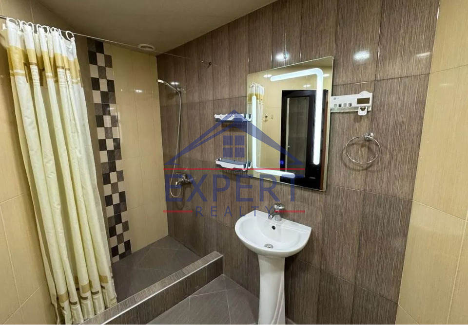 ԿԵՆՏՐՈՆ, ՊԱՐՈՆՅԱՆ ՓՈՂՈՑ, 3 ՍԵՆՅԱԿ