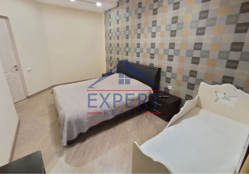 ԿԵՆՏՐՈՆ, ՎԵՐԻՆ ԱՆՏԱՌԱՅԻ ՓՈՂՈՑ, 4 ՍԵՆՅԱԿ