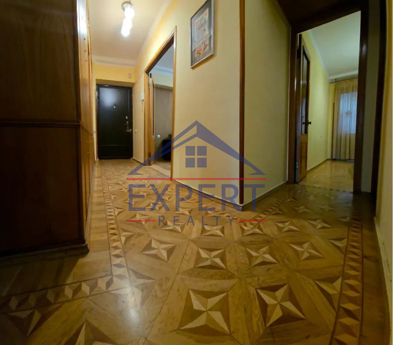 ԿԵՆՏՐՈՆ, ՄԱՇՏՈՑԻ ՊՈՂՈՏԱ, 3 ՍԵՆՅԱԿ