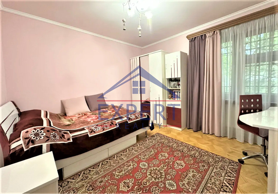 ԿԵՆՏՐՈՆ, ՏԻԳՐԱՆ ՄԵԾ, 2 ՍԵՆՅԱԿ