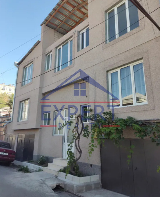 ԿԵՆՏՐՈՆ, ԱԼԵՔ ՄԱՆՈՒԿՅԱՆ ՓՈՂՈՑ, 3 ՍԵՆՅԱԿ