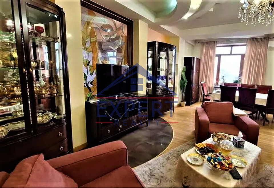 ԿԵՆՏՐՈՆ, ՉԱՐԵՆՑԻ ՓՈՂՈՑ, 3 ՍԵՆՅԱԿ