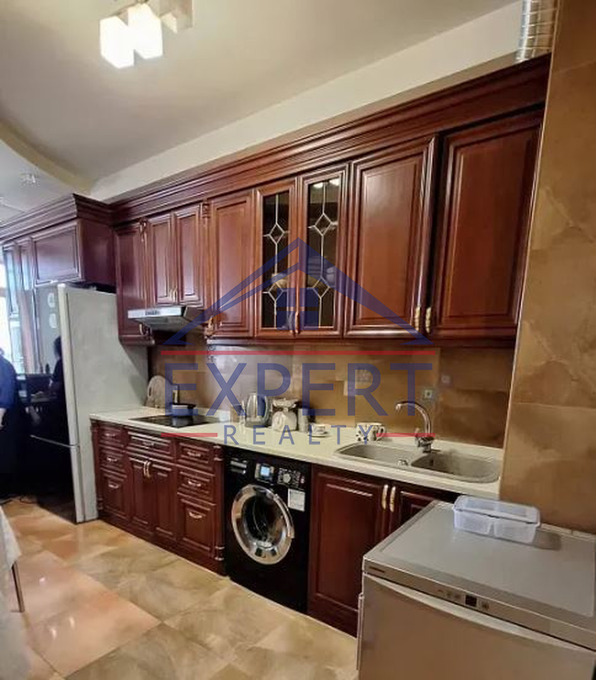 ԿԵՆՏՐՈՆ, ՉԱՐԵՆՑԻ ՓՈՂՈՑ, 3 ՍԵՆՅԱԿ