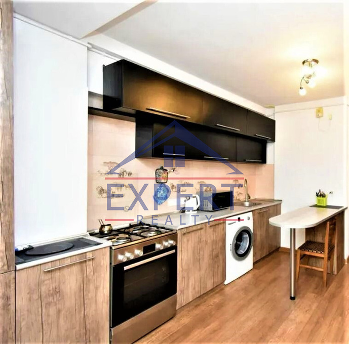 ԿԵՆՏՐՈՆ, ՊՈՒՇԿԻՆԻ ՓՈՂՈՑ, 1 ՍԵՆՅԱԿ