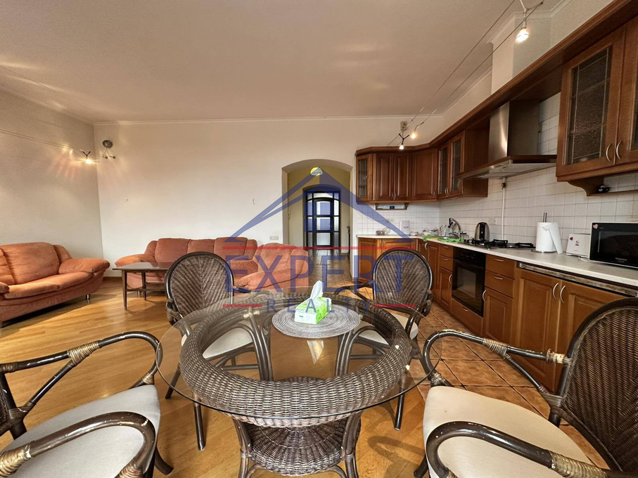 ԿԵՆՏՐՈՆ, ՉԱՐԵՆՑԻ ՓՈՂՈՑ, 3 ՍԵՆՅԱԿ