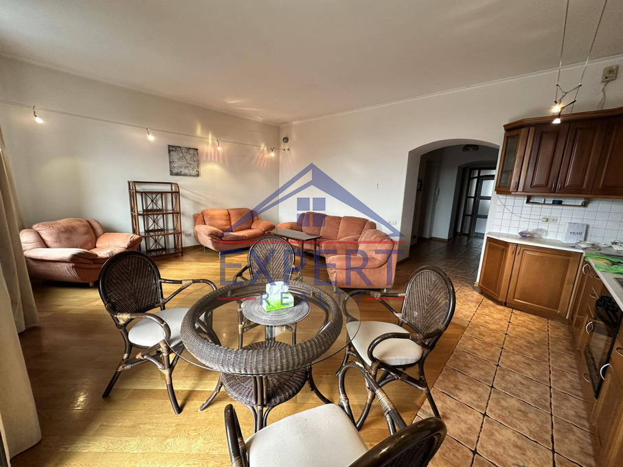 ԿԵՆՏՐՈՆ, ՉԱՐԵՆՑԻ ՓՈՂՈՑ, 3 ՍԵՆՅԱԿ