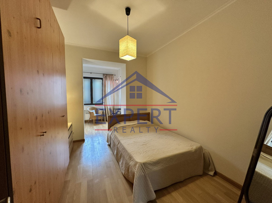 ԿԵՆՏՐՈՆ, ՉԱՐԵՆՑԻ ՓՈՂՈՑ, 3 ՍԵՆՅԱԿ