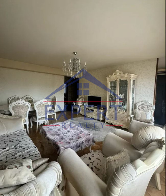 ԿԵՆՏՐՈՆ, ԵՐՎԱՆԴ ՔՈՉԱՐԻ ՓՈՂՈՑ, 3 ՍԵՆՅԱԿ