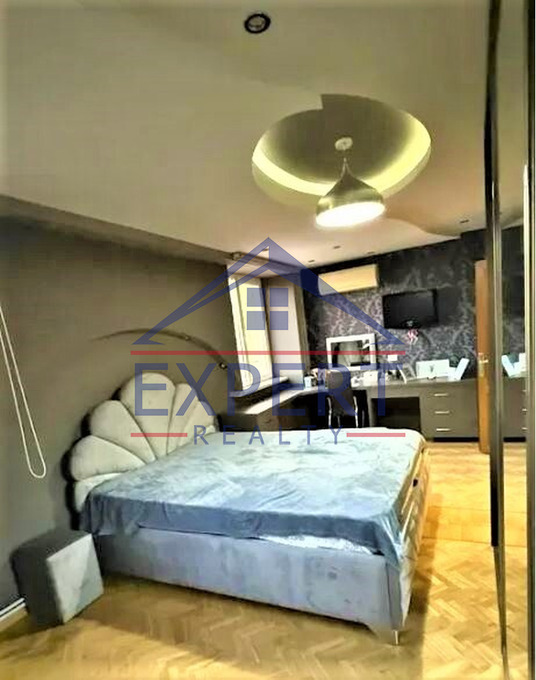 ԿԵՆՏՐՈՆ, ԵՐՎԱՆԴ ՔՈՉԱՐԻ ՓՈՂՈՑ, 3 ՍԵՆՅԱԿ