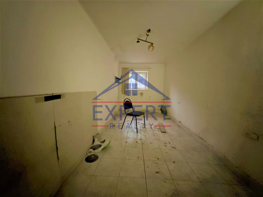 ԿԵՆՏՐՈՆ, ՉԱՐԵՆՑԻ ՓՈՂՈՑ, 150 ՔՄ․