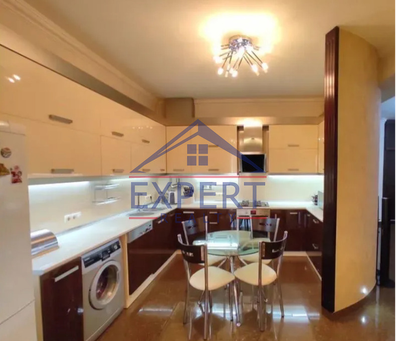 ԿԵՆՏՐՈՆ, ԲՈՒԶԱՆԴ ՓՈՂՈՑ, 3 ՍԵՆՅԱԿ