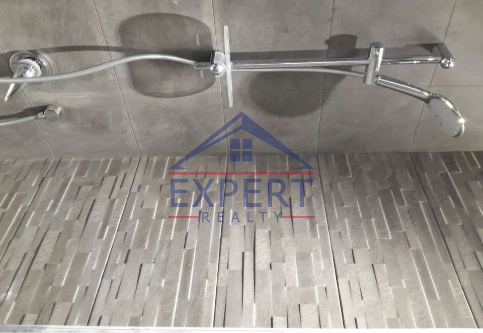 ԿԵՆՏՐՈՆ, ԲՈՒԶԱՆԴ ՓՈՂՈՑ, 3 ՍԵՆՅԱԿ