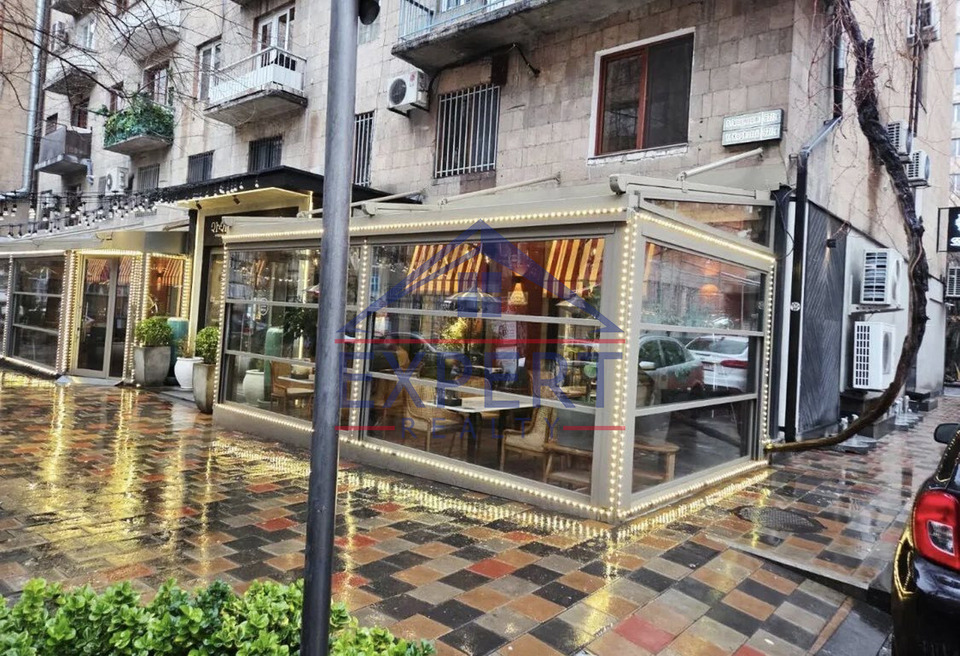 ԿԵՆՏՐՈՆ, ԵԶՆԻԿ ԿՈՂԲԱՑԻ, 1 ՍԵՆՅԱԿ