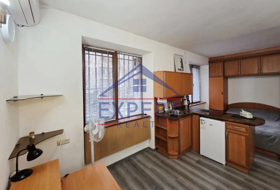 ԿԵՆՏՐՈՆ, ԵԶՆԻԿ ԿՈՂԲԱՑԻ, 1 ՍԵՆՅԱԿ