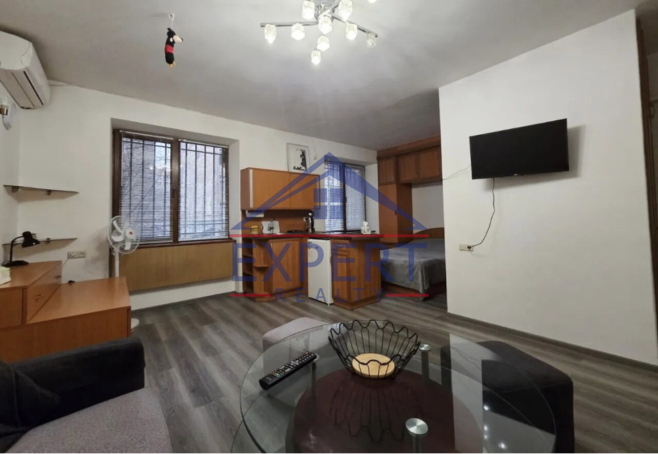 ԿԵՆՏՐՈՆ, ԵԶՆԻԿ ԿՈՂԲԱՑԻ, 1 ՍԵՆՅԱԿ