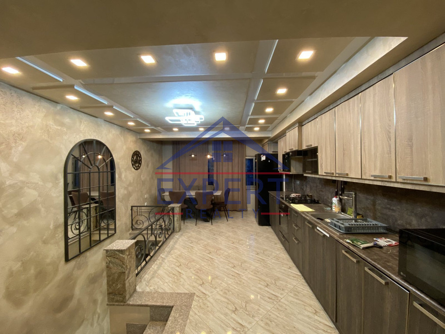 ԿԵՆՏՐՈՆ, ՍԱՅԱԹ ՆՈՎԱ, 3 ՍԵՆՅԱԿ