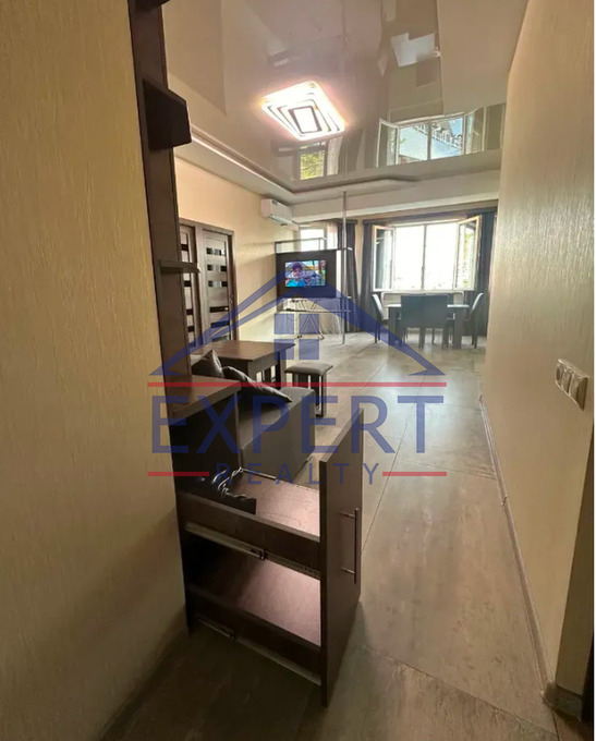 ԿԵՆՏՐՈՆ, ԱԼԵՔ ՄԱՆՈՒԿՅԱՆ ՓՈՂՈՑ, 3 ՍԵՆՅԱԿ