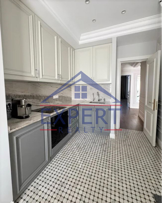 ԿԵՆՏՐՈՆ, ԱԼԵՔ ՄԱՆՈՒԿՅԱՆ ՓՈՂՈՑ, 3 ՍԵՆՅԱԿ