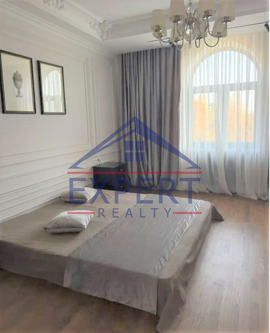 ԿԵՆՏՐՈՆ, ԱԼԵՔ ՄԱՆՈՒԿՅԱՆ ՓՈՂՈՑ, 3 ՍԵՆՅԱԿ