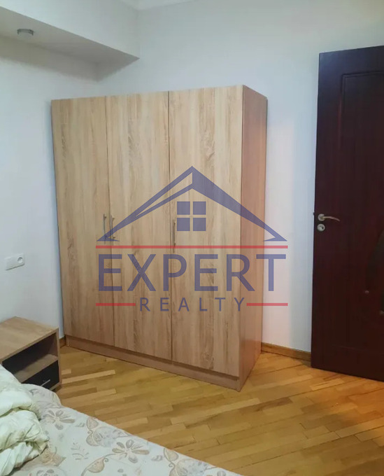 ԿԵՆՏՐՈՆ, ՄԱՇՏՈՑԻ ՊՈՂՈՏԱ, 3 ՍԵՆՅԱԿ