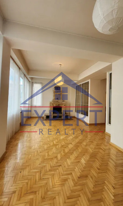 ԿԵՆՏՐՈՆ, ՆԱԼԲԱՆԴՅԱՆ ՓՈՂՈՑ, 3 ՍԵՆՅԱԿ