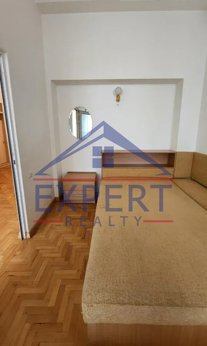 ԿԵՆՏՐՈՆ, ՆԱԼԲԱՆԴՅԱՆ ՓՈՂՈՑ, 3 ՍԵՆՅԱԿ