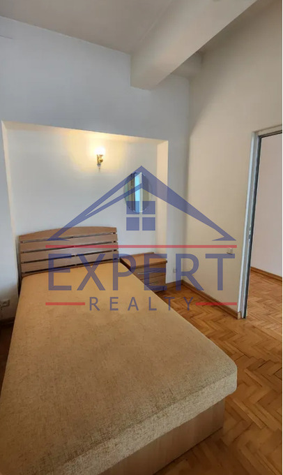 ԿԵՆՏՐՈՆ, ՆԱԼԲԱՆԴՅԱՆ ՓՈՂՈՑ, 3 ՍԵՆՅԱԿ