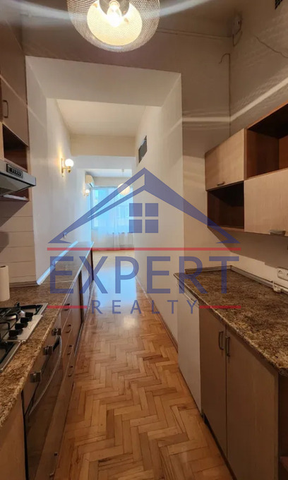 ԿԵՆՏՐՈՆ, ՆԱԼԲԱՆԴՅԱՆ ՓՈՂՈՑ, 3 ՍԵՆՅԱԿ