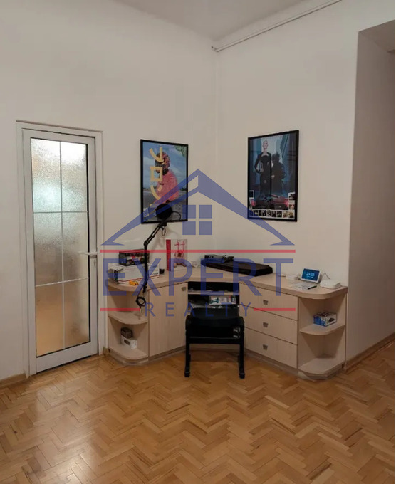 ԿԵՆՏՐՈՆ, ՆԱԼԲԱՆԴՅԱՆ ՓՈՂՈՑ, 3 ՍԵՆՅԱԿ