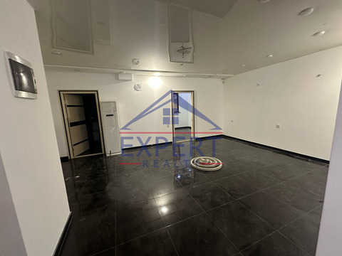 ԿԵՆՏՐՈՆ, ԲԱՅՐՈՆԻ ՓՈՂՈՑ, 126 ՔՄ