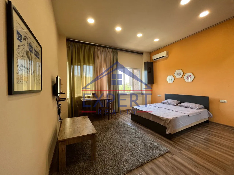 ԿԵՆՏՐՈՆ, ԶԱՔՅԱՆ ՓՈՂՈՑ, 1 ՍԵՆՅԱԿ