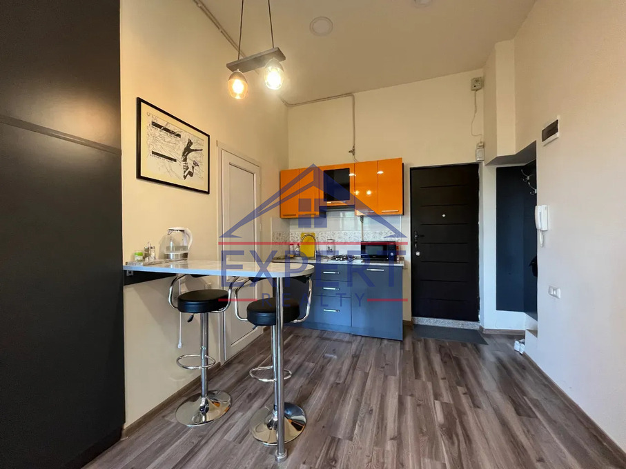 ԿԵՆՏՐՈՆ, ԶԱՔՅԱՆ ՓՈՂՈՑ, 1 ՍԵՆՅԱԿ