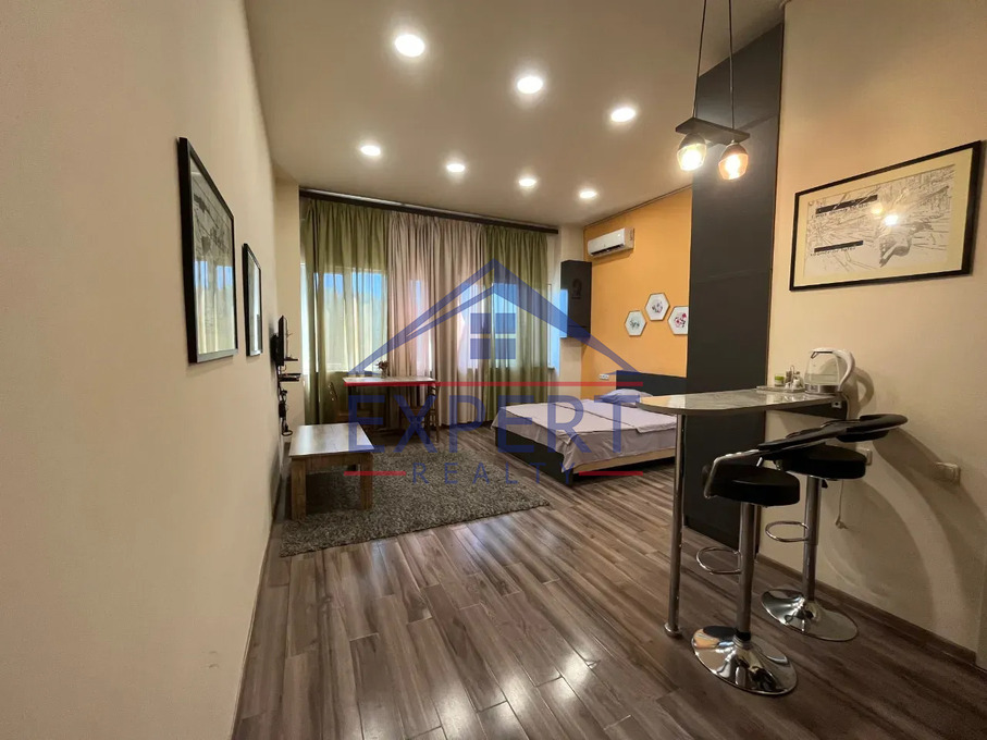 ԿԵՆՏՐՈՆ, ԶԱՔՅԱՆ ՓՈՂՈՑ, 1 ՍԵՆՅԱԿ