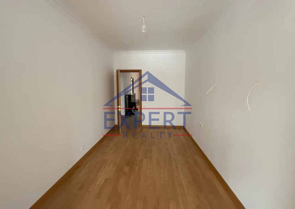 ԿԵՆՏՐՈՆ, ՄԱՇՏՈՑԻ ՊՈՂՈՏԱ, 3 ՍԵՆՅԱԿ