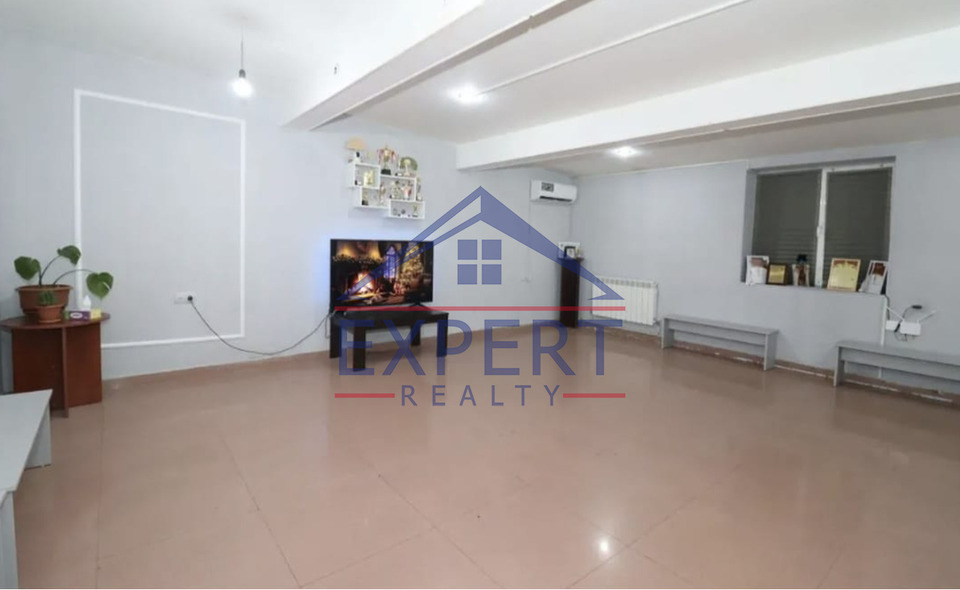 ԿԵՆՏՐՈՆ, ԵՐՎԱՆԴ ՔՈՉԱՐ, 240 քմ