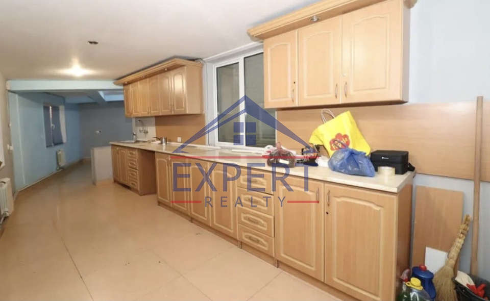 ԿԵՆՏՐՈՆ, ԵՐՎԱՆԴ ՔՈՉԱՐ, 240 քմ