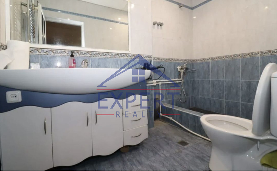 ԿԵՆՏՐՈՆ, ԵՐՎԱՆԴ ՔՈՉԱՐ, 240 քմ