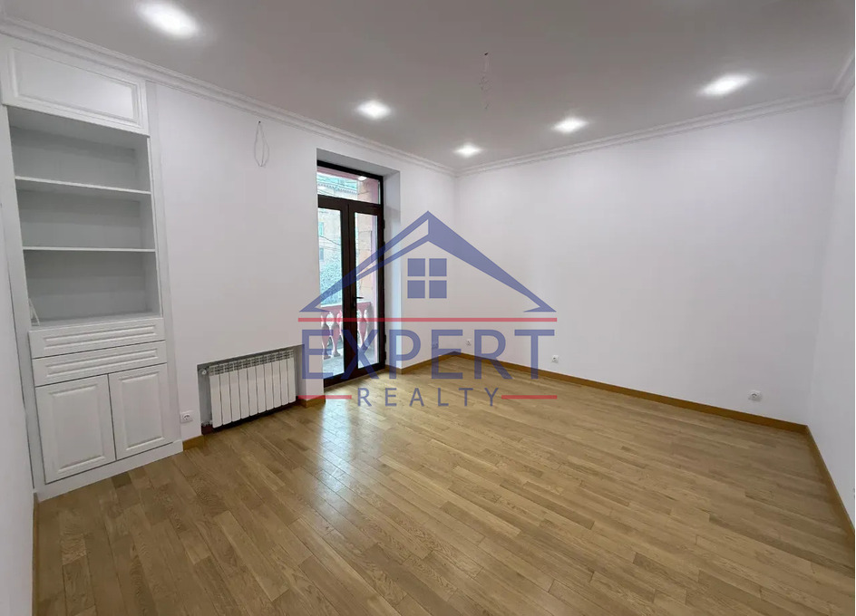 ԿԵՆՏՐՈՆ, ՄԱՇՏՈՑԻ ՊՈՂՈՏԱ, 3 ՍԵՆՅԱԿ