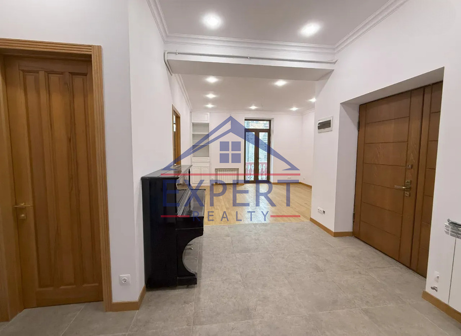ԿԵՆՏՐՈՆ, ՄԱՇՏՈՑԻ ՊՈՂՈՏԱ, 3 ՍԵՆՅԱԿ