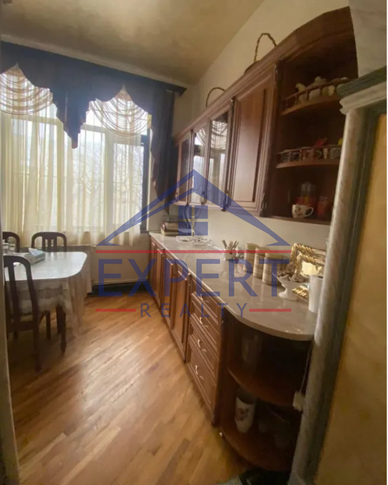 ԿԵՆՏՐՈՆ, ԻՍԱՀԱԿՅԱՆ ՓՈՂՈՑ, 4 ՍԵՆՅԱԿ