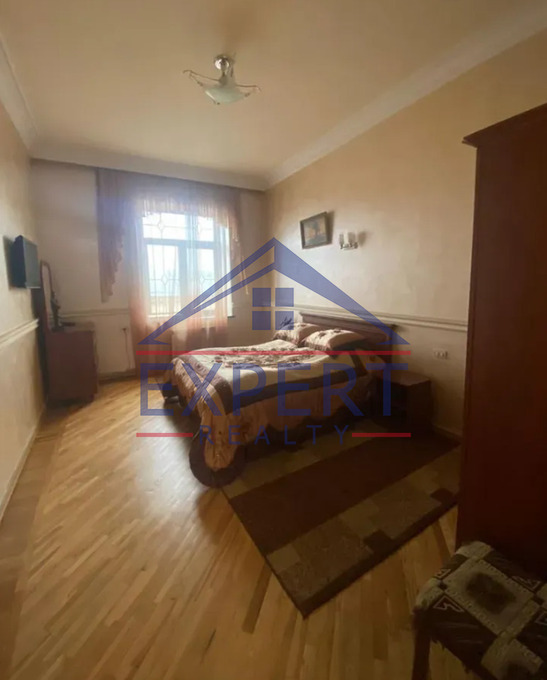 ԿԵՆՏՐՈՆ, ԻՍԱՀԱԿՅԱՆ ՓՈՂՈՑ, 4 ՍԵՆՅԱԿ