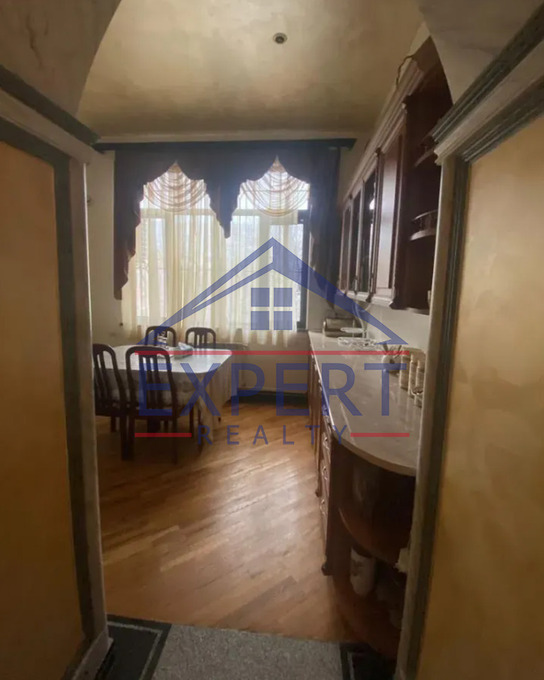 ԿԵՆՏՐՈՆ, ԻՍԱՀԱԿՅԱՆ ՓՈՂՈՑ, 4 ՍԵՆՅԱԿ