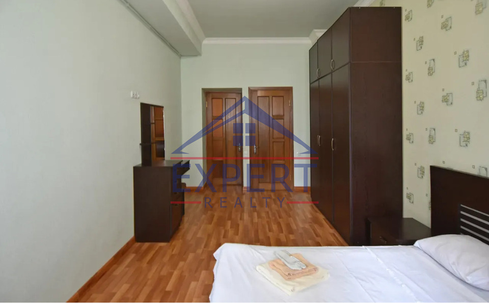 ԿԵՆՏՐՈՆ, ԵԿՄԱԼՅԱՆ ՓՈՂՈՑ, 4 ՍԵՆՅԱԿ