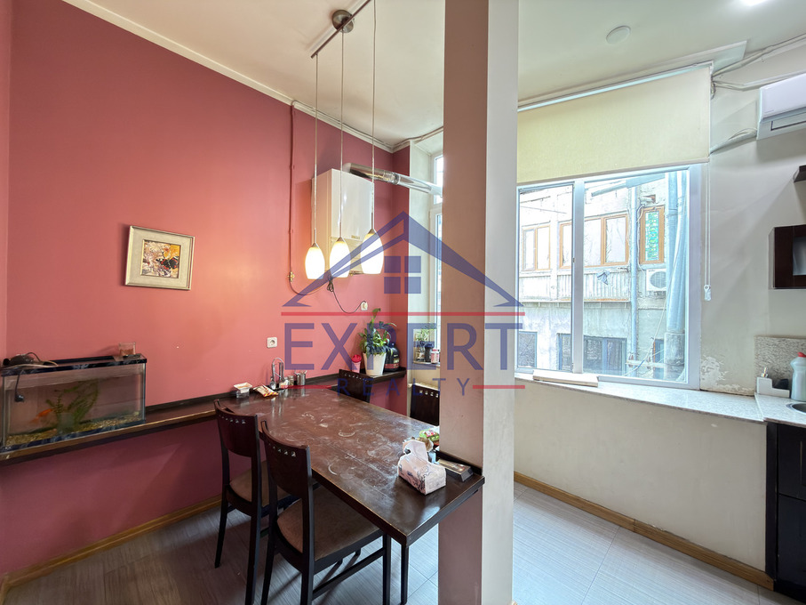 ԿԵՆՏՐՈՆ, ՊՈՒՇԿԻՆԻ ՓՈՂՈՑ, 4 ՍԵՆՅԱԿ