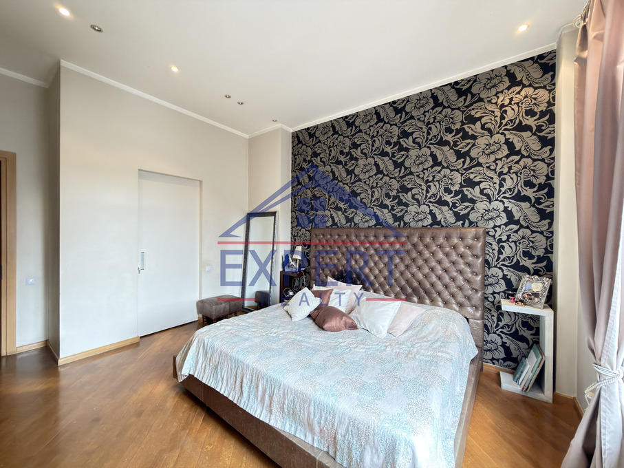 ԿԵՆՏՐՈՆ, ՊՈՒՇԿԻՆԻ ՓՈՂՈՑ, 4 ՍԵՆՅԱԿ