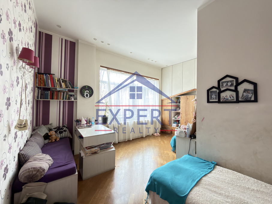 ԿԵՆՏՐՈՆ, ՊՈՒՇԿԻՆԻ ՓՈՂՈՑ, 4 ՍԵՆՅԱԿ