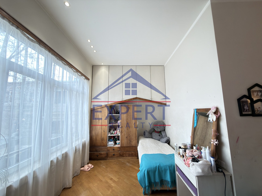 ԿԵՆՏՐՈՆ, ՊՈՒՇԿԻՆԻ ՓՈՂՈՑ, 4 ՍԵՆՅԱԿ